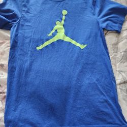 Kids Size Small Jordan T-SHIRT 