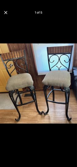 2 Swivel Counter Height Bar Stools