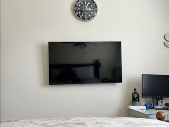 43" Samsung 4K Crystal UHD Smart TV (TU7000 Series) – Works Great