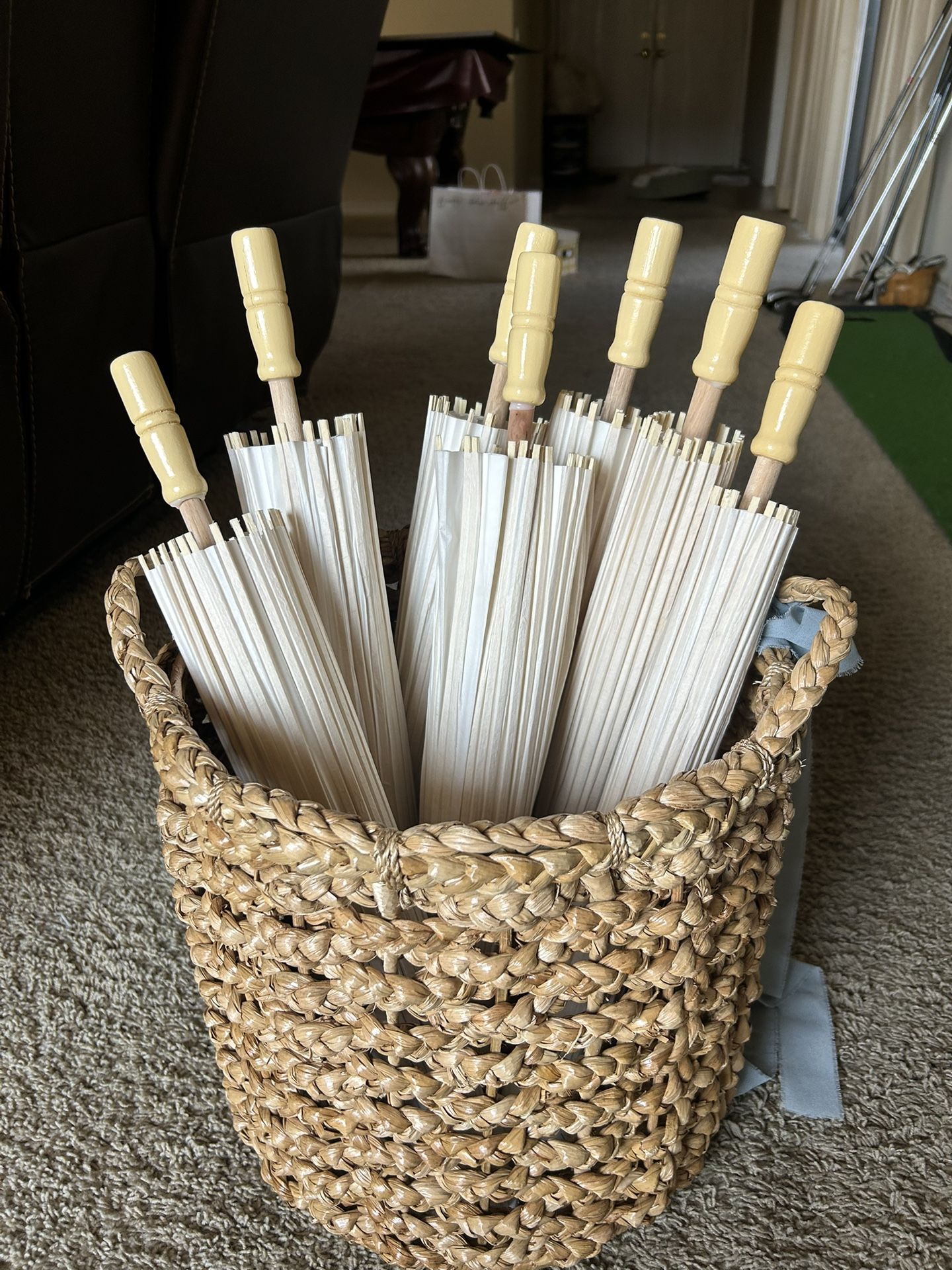 7 Parasols - Basket Not Included