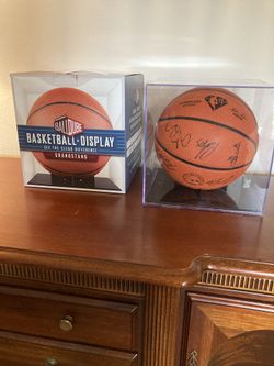 “NEW” AUTOGRAPHED SPURS BASKETBALL 