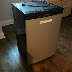 Frigidaire  Fridge 