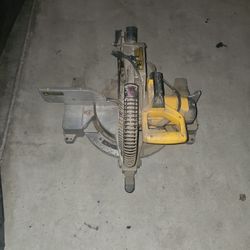 DEWALT dw715 12 in. Single-Bevel Compound Miter Saw