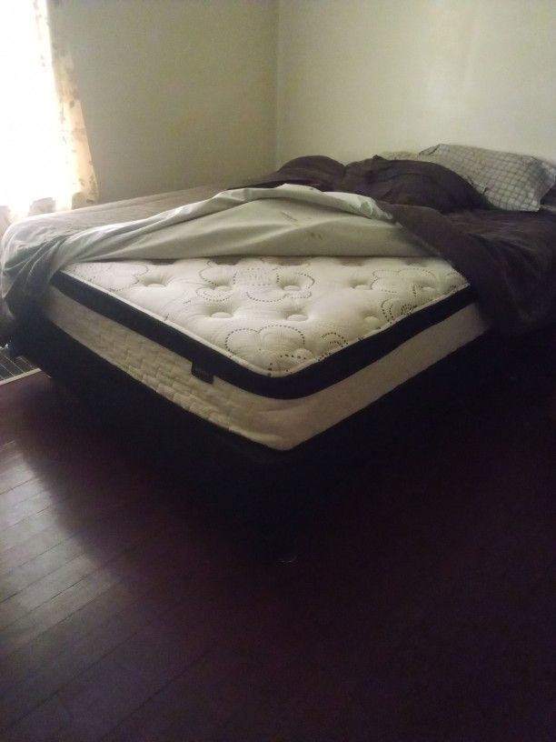 Memory Foam Queen Bed With Frame 