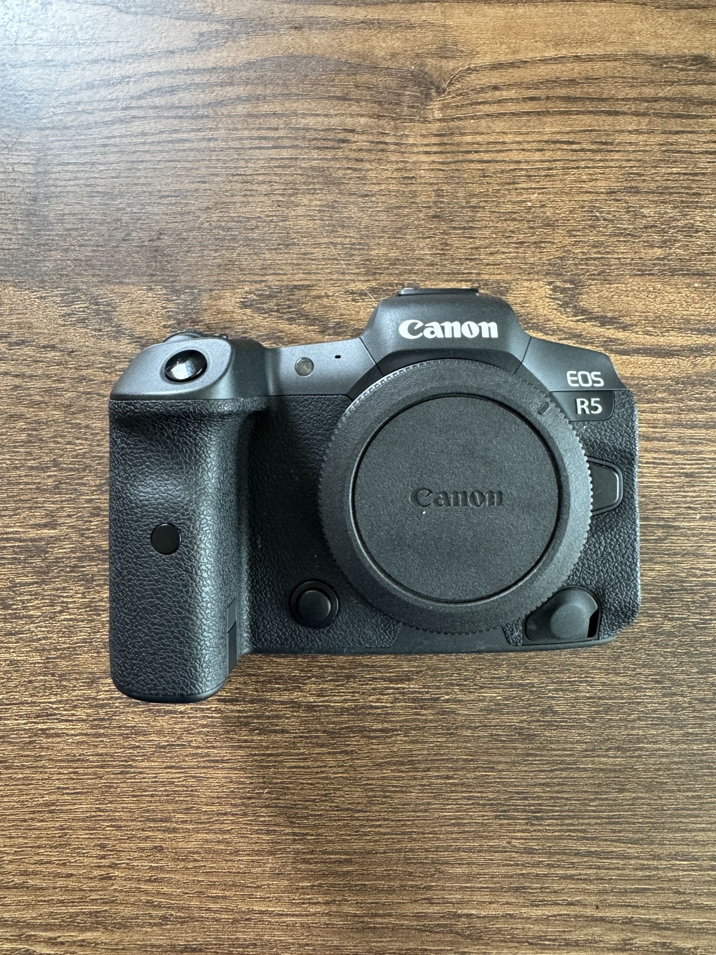 Canon R5 in Great to Excellent condition!
