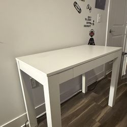 White Mainstays Parsons Desk – Great Condition!