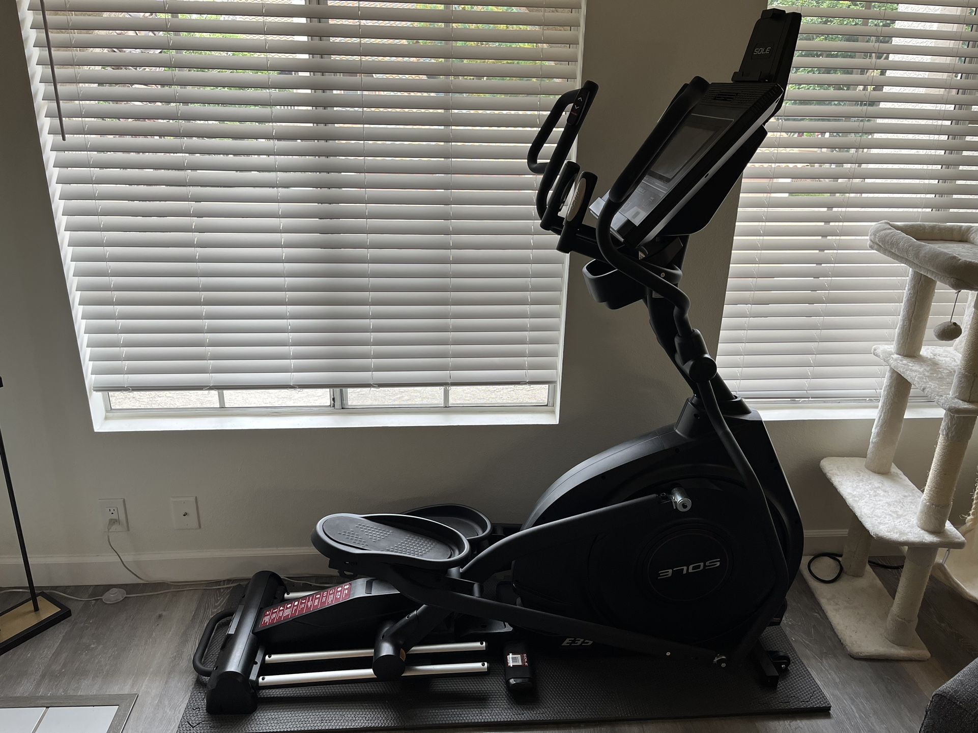 Sole E35 Elliptical Exercise Machine