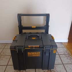 New DeWalt TOUGHSYSTEM 2.0 24 in. Modular Tool Box