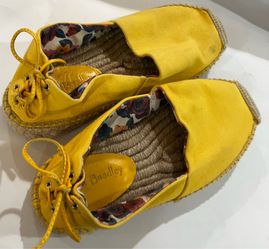 Vera Bradley Yellow Espadrille Flats Lace Back Rope Sole Floral Lining Women’s 6