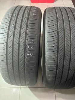 275/50/22. Two used tires KUMHO.
