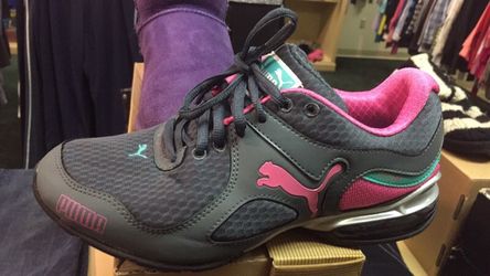 Women's 7 puma sneakers