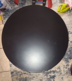 round black table