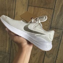 Nike Revolution 7 Running Shoes White / Neutral Olive Women’s Size 6 NEW