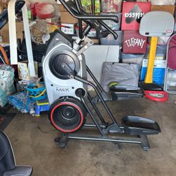 Bow Flex Max Trainer M6
