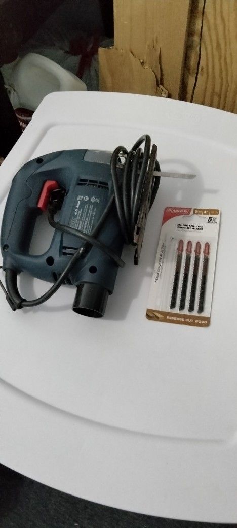 Jigsaw W/ 5 New Blades