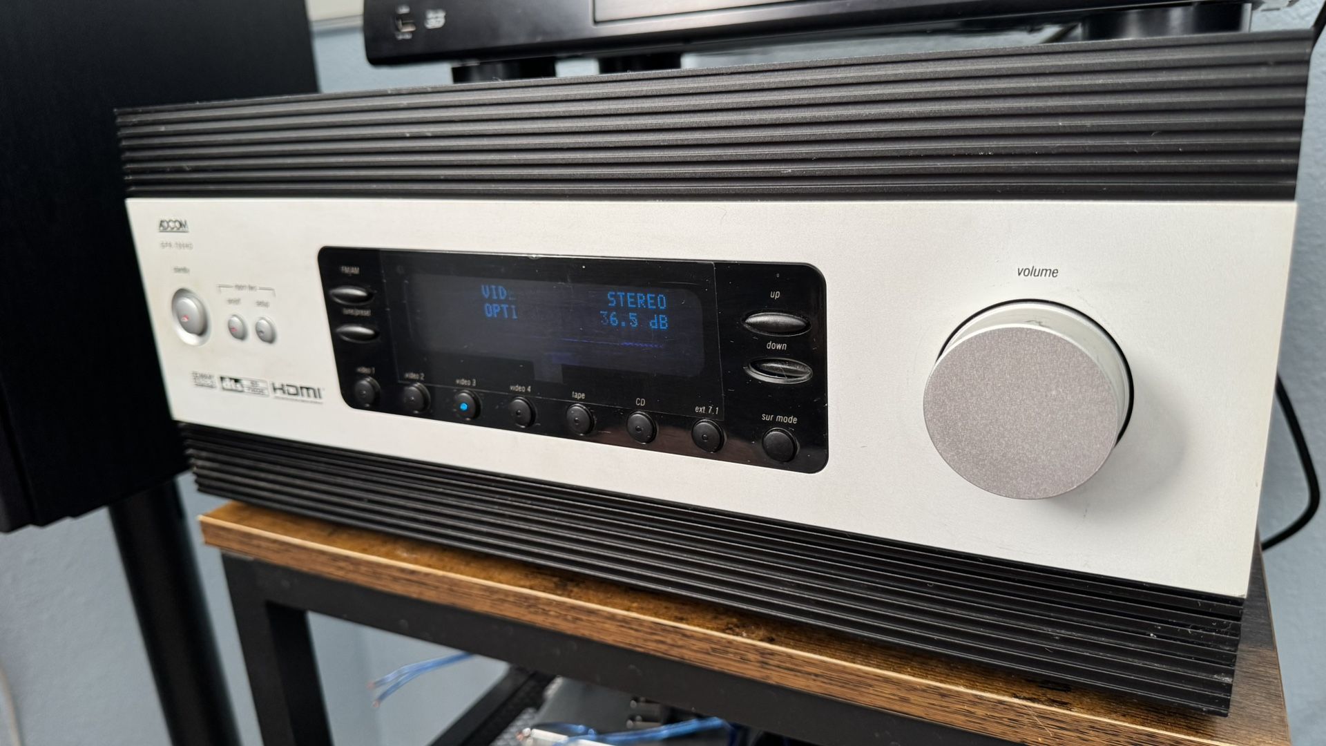 ADCOM GFR-700HD Great Sounding High Quality Sound powerful multi-zone Receiver with remote