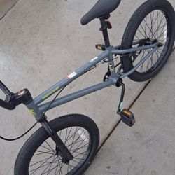 Redline 2021 Rival Y20 BMX Bike 