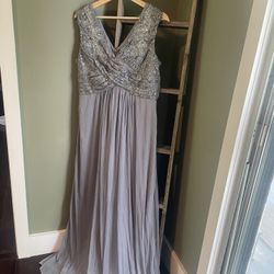 New Sz 16 Gown