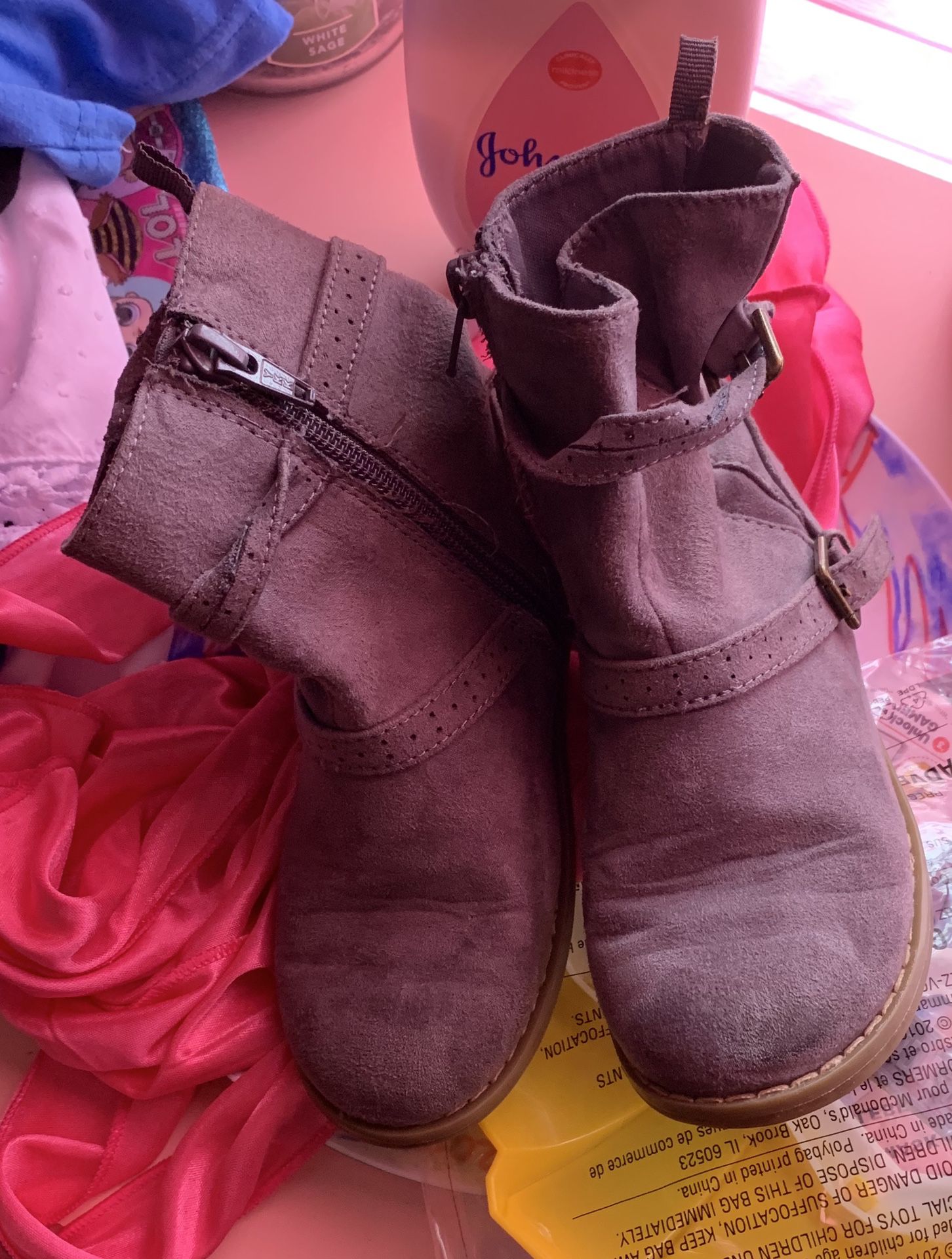 Grey Girls Boots 10c $5