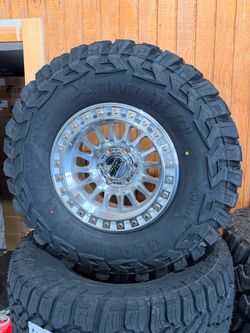 35x12.50x17 KMC wheels tires new 6lug Chevy