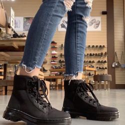 Womens Dr. Martens Combs Boot. Size 39