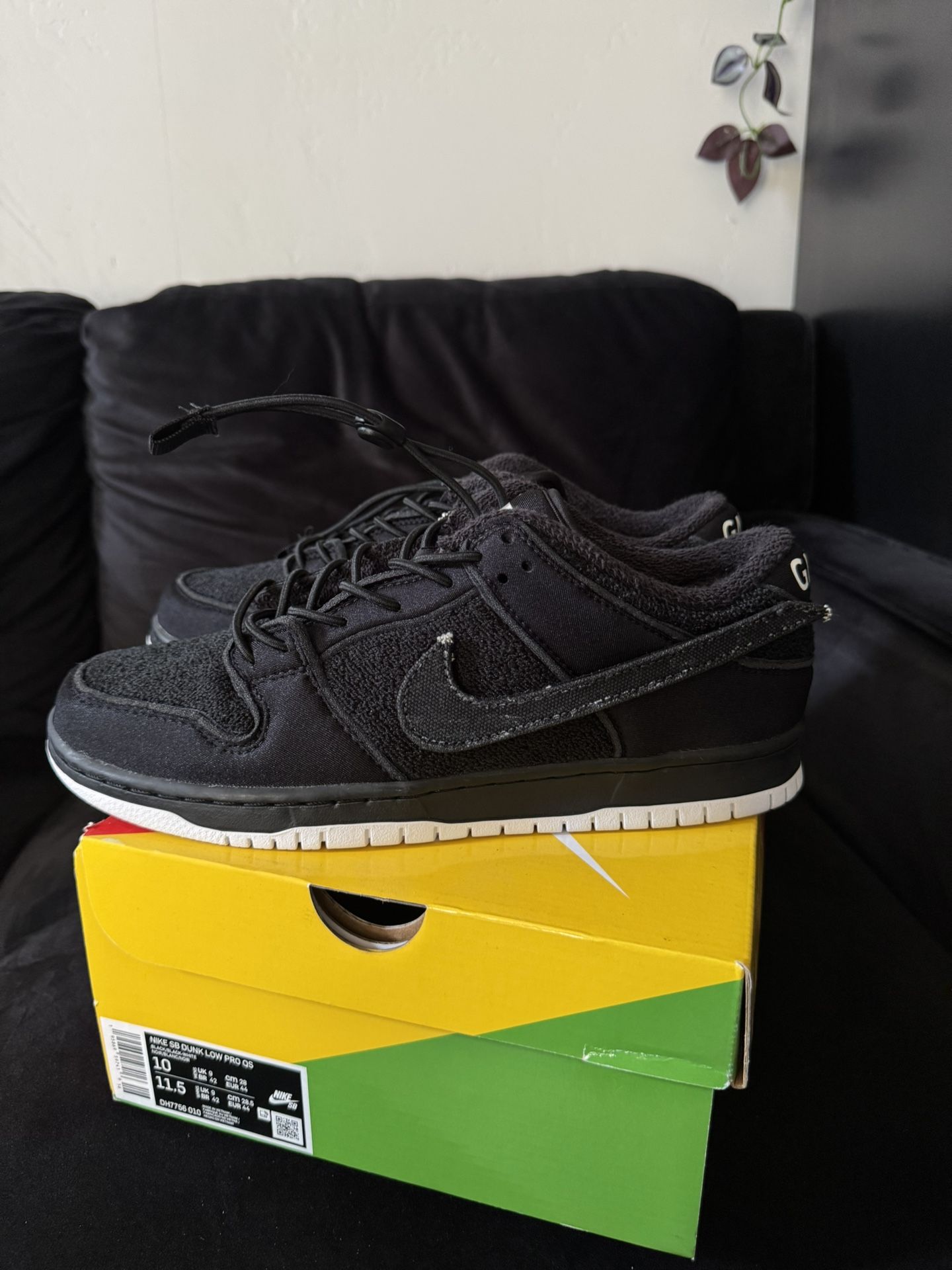 Nike SB Dunk Low Pro QS x Gnarhunters Size 10 Men