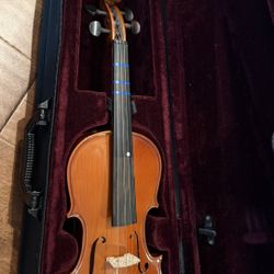 Violin for practice. 4/4. No bow. Body only.