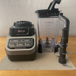 Ninja Professional Blender 1000 with Auto-iQ for Sale in Seattle, WA