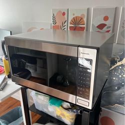 Panasonic Microwave 1260W 2.2cu