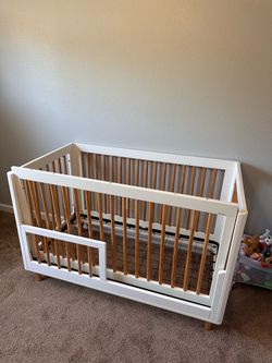 Crib with toddler bed conversion