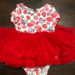 Vestidos de niña 7 dólares cada uno talla de 3/6 meses