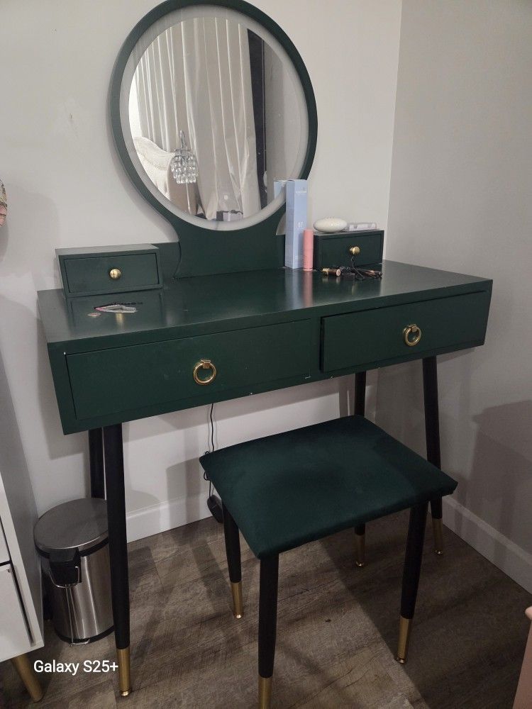 Makeup Vanity With Chair Included