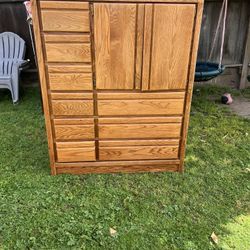 Oak Tall Dresser ⚠️⚠️⚠️