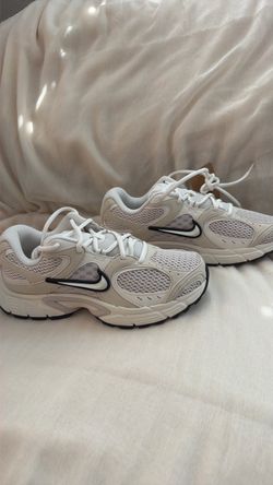 Nike Women’s v5 rnr sneaker