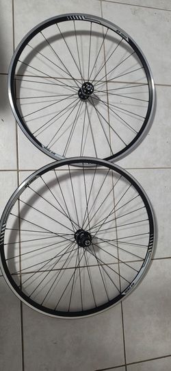 DT Swiss ETREO 2.0 Road Wheelset 700c Clincher