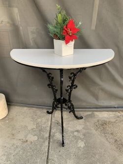 Quarzo Custom Table 