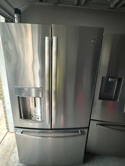  Very nice GE refrigerator everything work good only $575