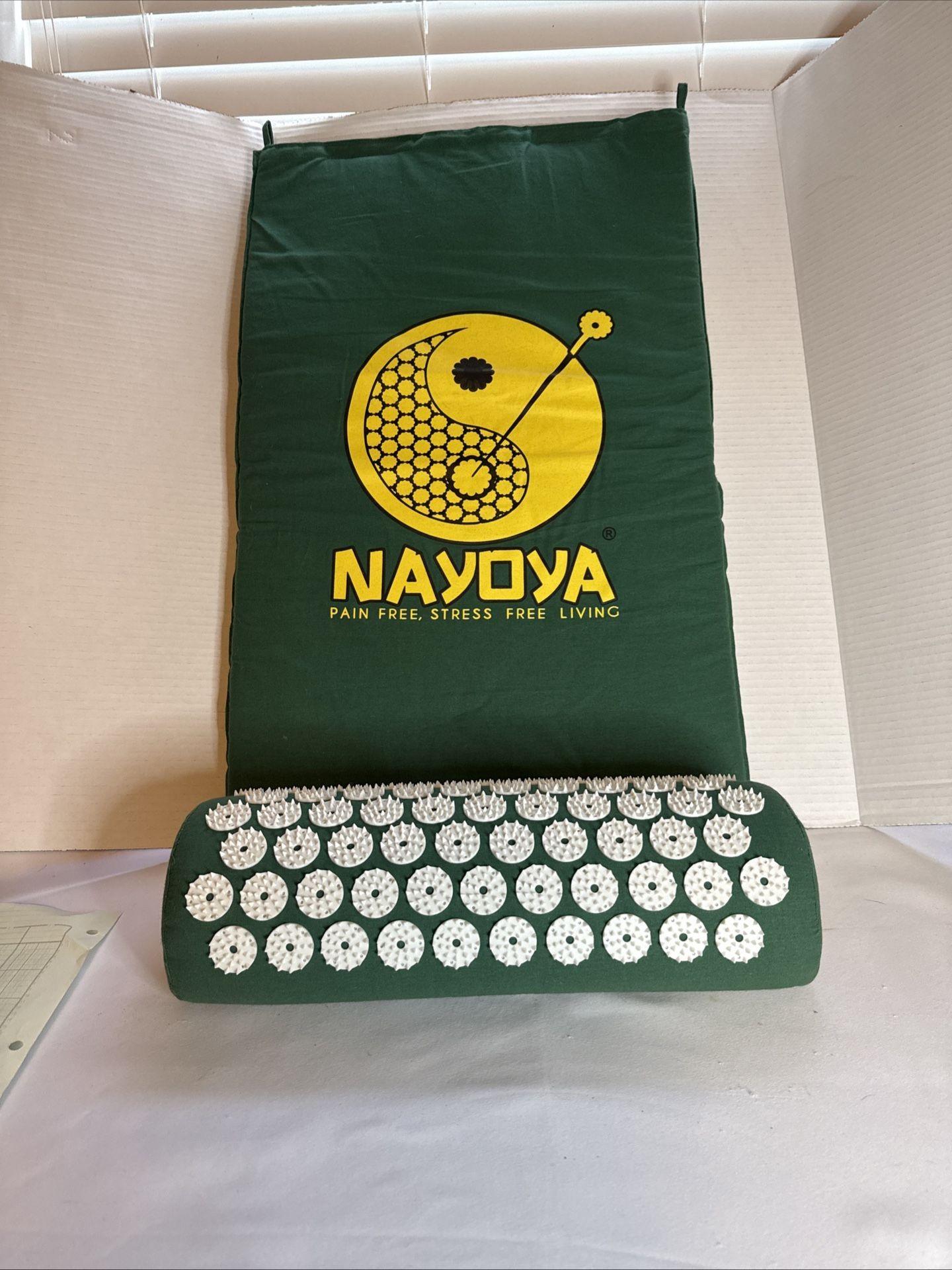 Nayoya Acupressure Mat & Pillow Set Back and Neck Pain Relief Asian, Pre-owned