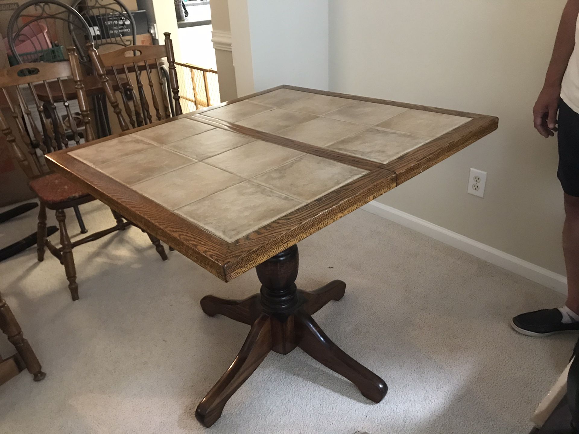 Kitchen table with leaf and 4 chairs