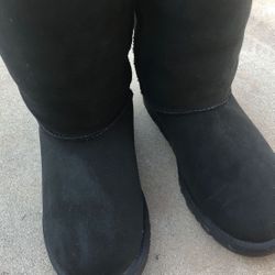 Women’s UGGs size 6