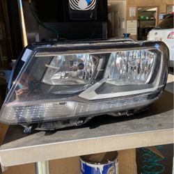19 VW Tiguan Headlight Assembly Driver Side