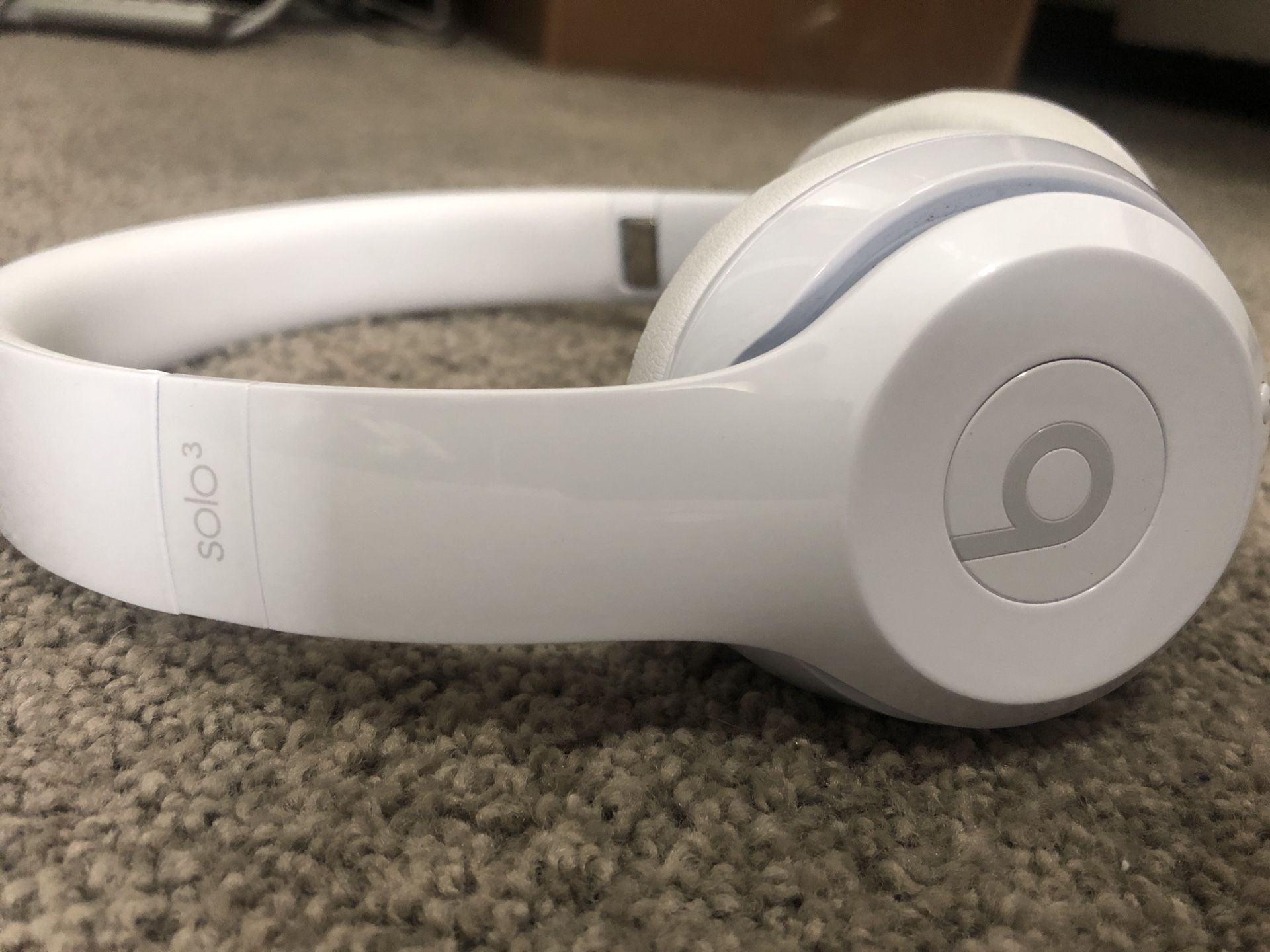 Beats Solo3 wireless headphones - white