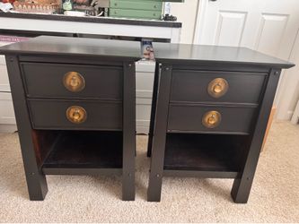 Set of nightstands