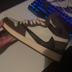 Air Jordan 1 Travis Mochas