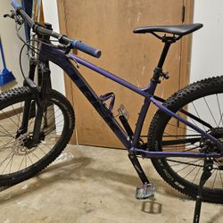 2022 Trek Roscoe 6 W/ Dropper Seat And Air Shock