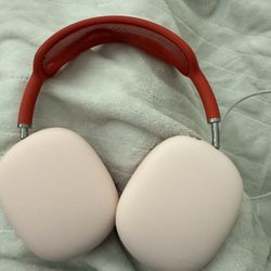 NEED GONE-BRAND NEW AIRPOD MAXES WITH CHARGER 