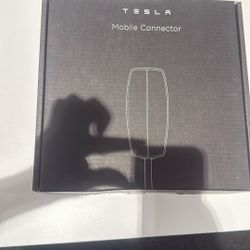Tesla mobile connector 