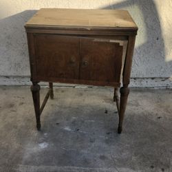 vintage domestic sewing machine w/folding storage