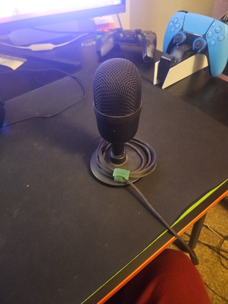 Razor Standing Mic