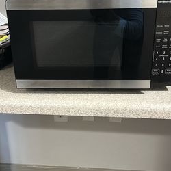 Sleek Modern Microwave